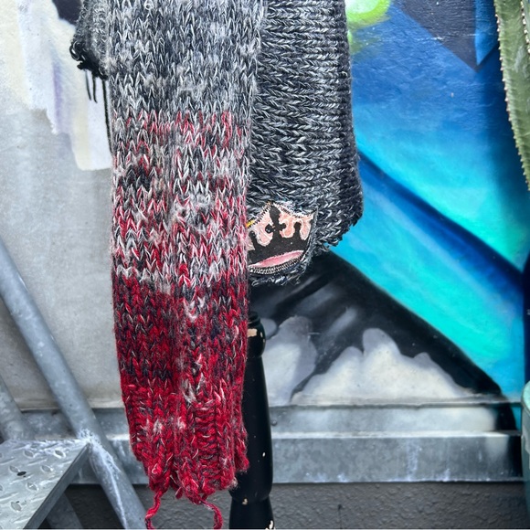 Unique Deconstructed TSE Sweater - Picture 11 of 16